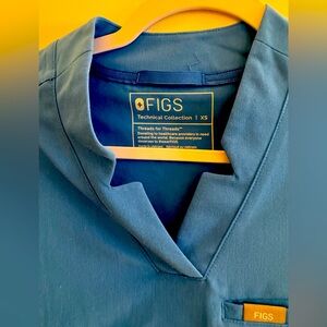 FIGS Pre-loved EUC Scrub Top XS I don’t remember exact color/style Blue Hues